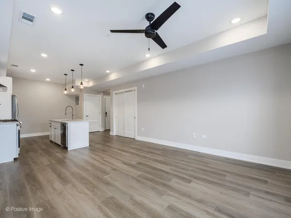 $2,295 | 261 Washington Boulevard, Unit 403, Oak Park, IL 60302