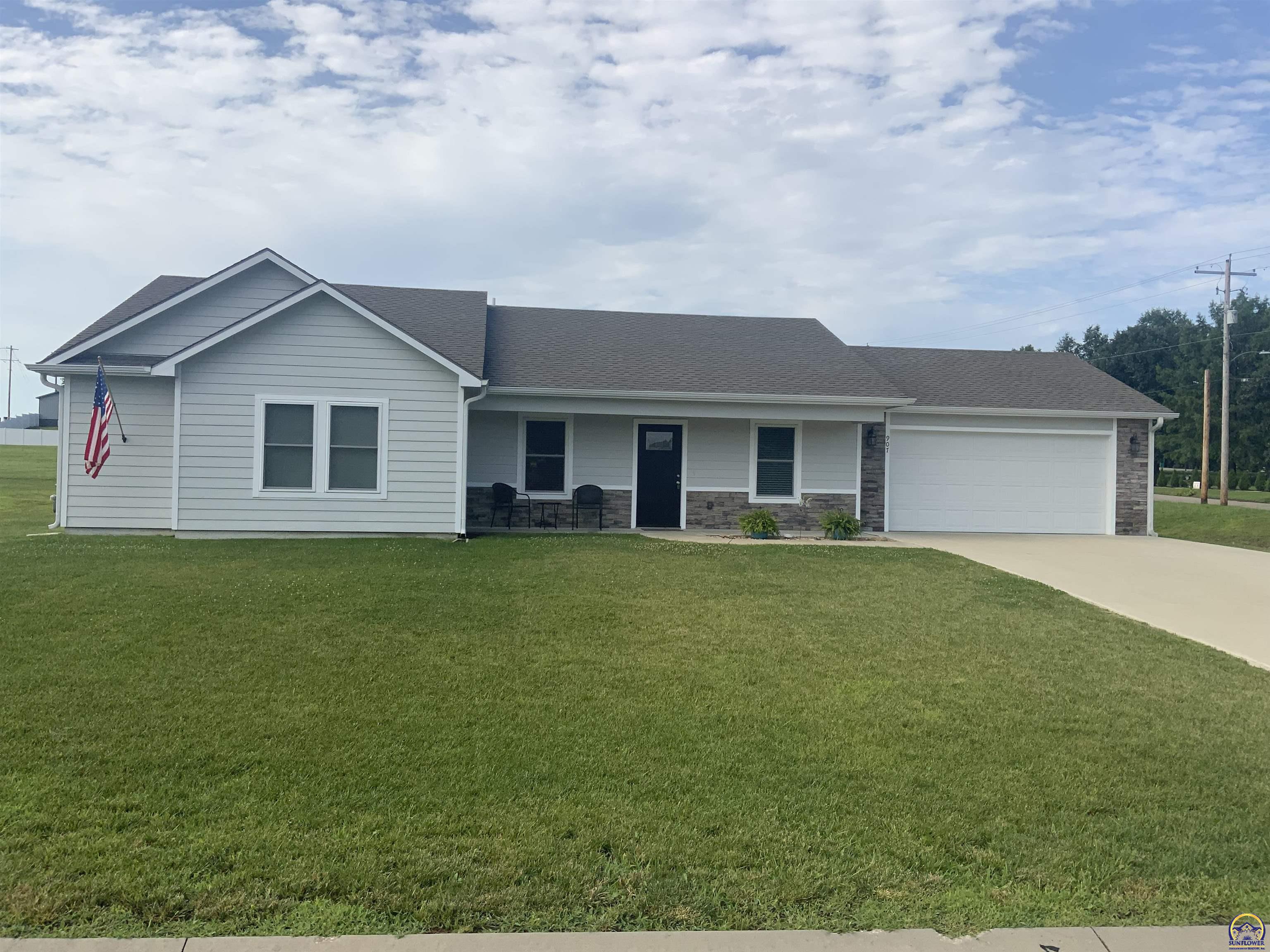 907 16th Street Valley Falls, KS 66088 - Photo 1 of 16