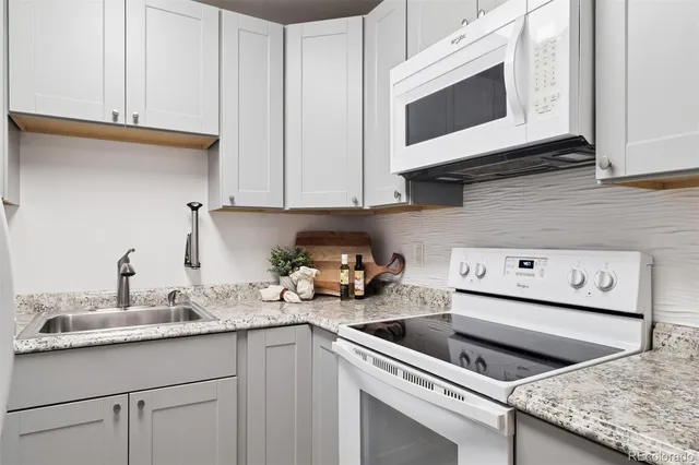 $325,000 | 860 West Moorhead Circle, Unit 2H, Boulder, CO 80305