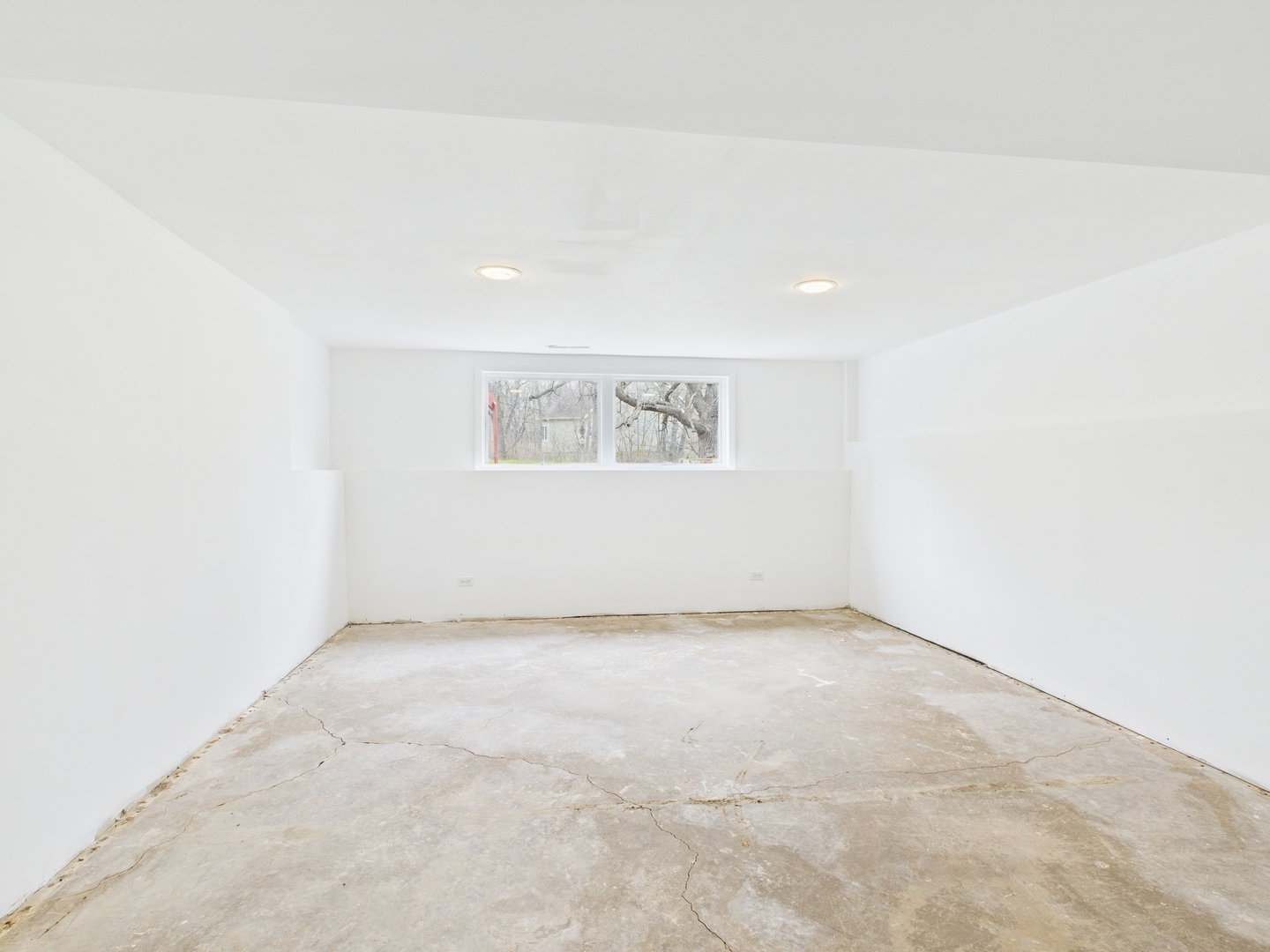 15840 Overlook Lane Huntley, IL 60142 - Photo 11 of 42 an empty room with windows