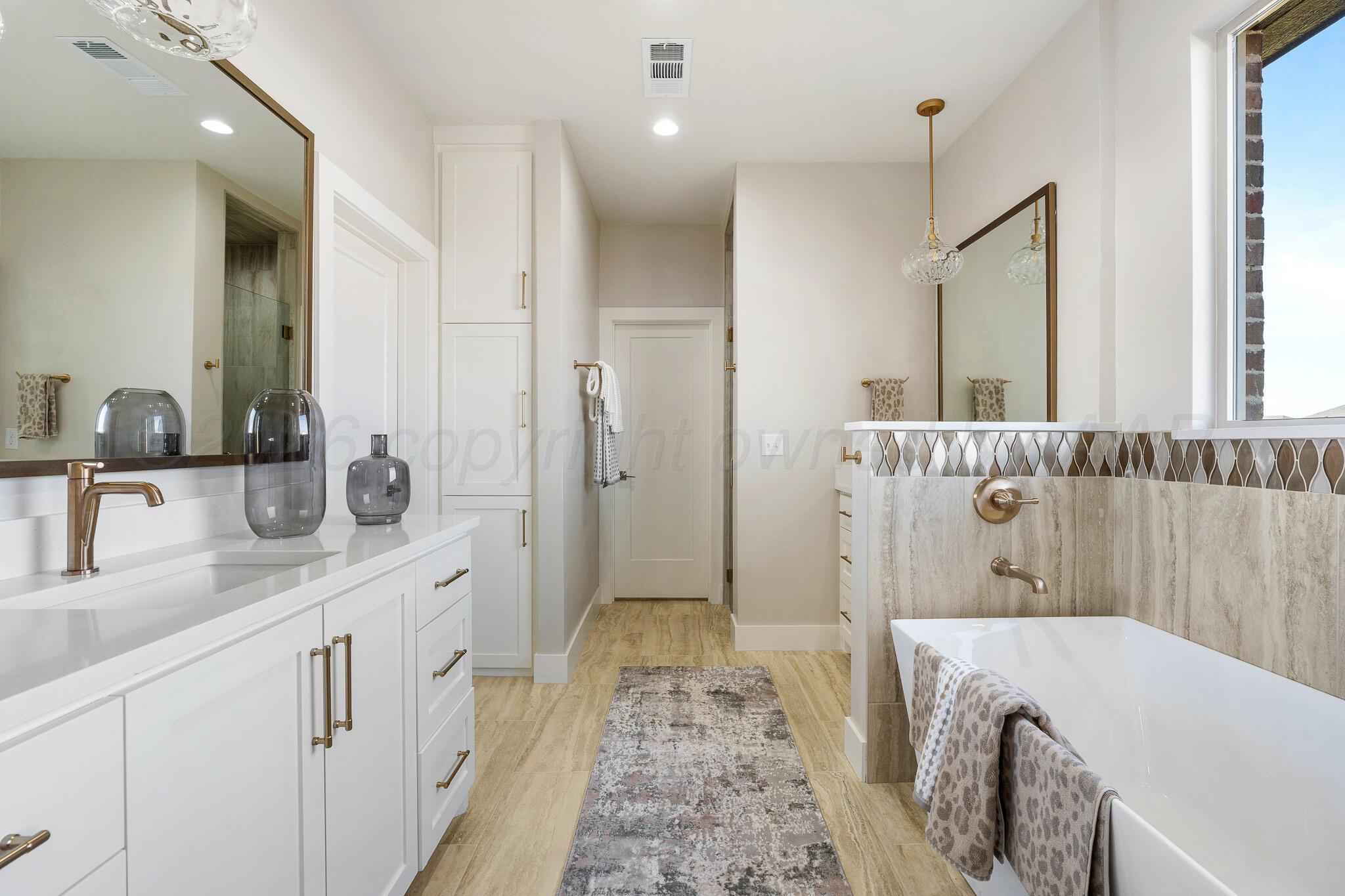 4000 Juniper Springs Road Amarillo, TX 79119 - Photo 23 of 40 a bathroom with a sink a mirror and a bathtub