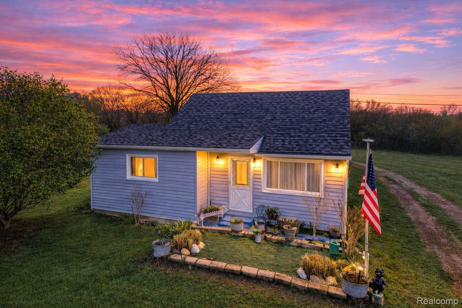 20796 Gibraltar Road Trenton, MI 48183 - Photo 1 of 31 Cover photo - Gibalter .jpg