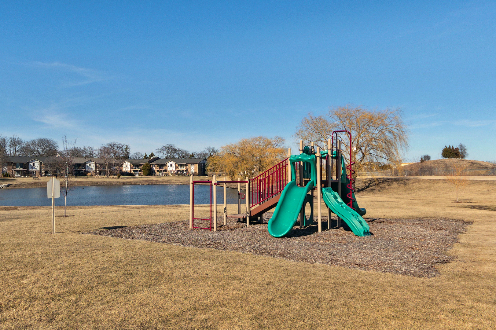 9-s120 Lake Drive, Unit 201 Willowbrook, IL 60527 - Photo 15 of 17 a view of park