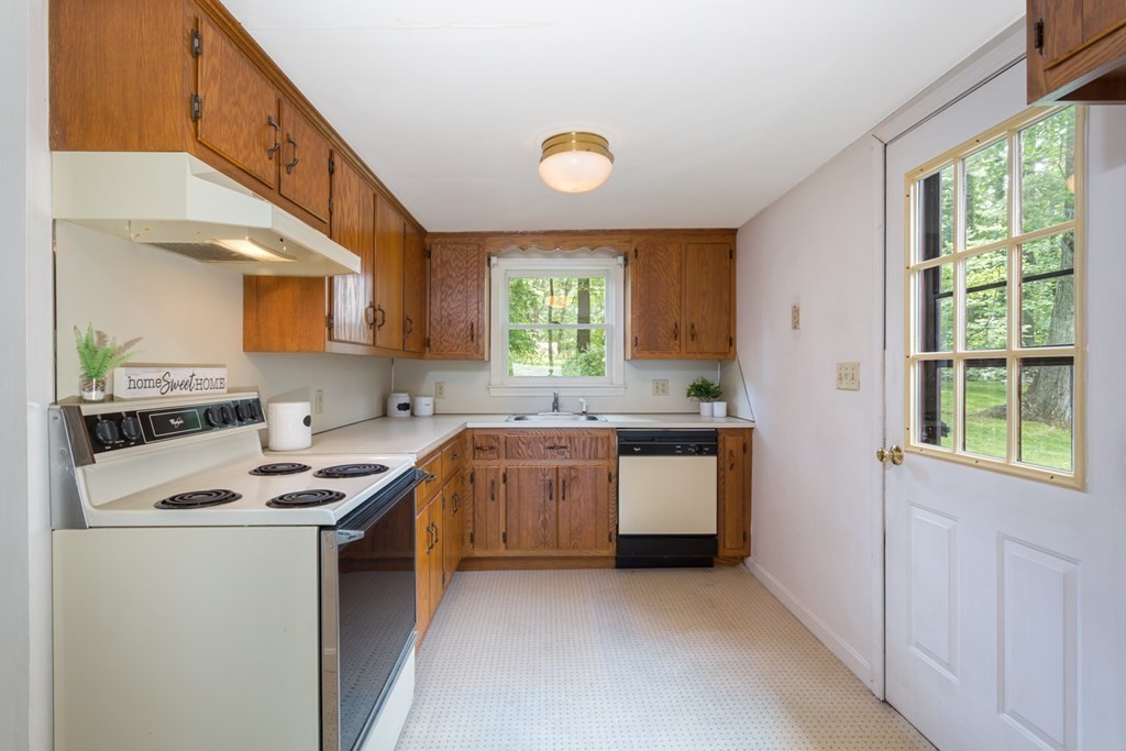 87 River Road Norfolk, MA 02056 - Photo 9 of 37 Gallery Image 9