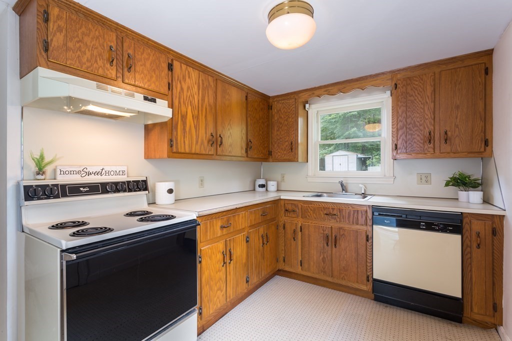 87 River Road Norfolk, MA 02056 - Photo 10 of 37 Gallery Image 10
