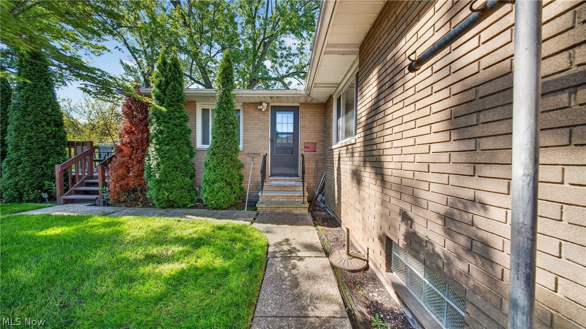 6649 Maplehurst Road North Olmsted, OH 44070 - Photo 41 of 47