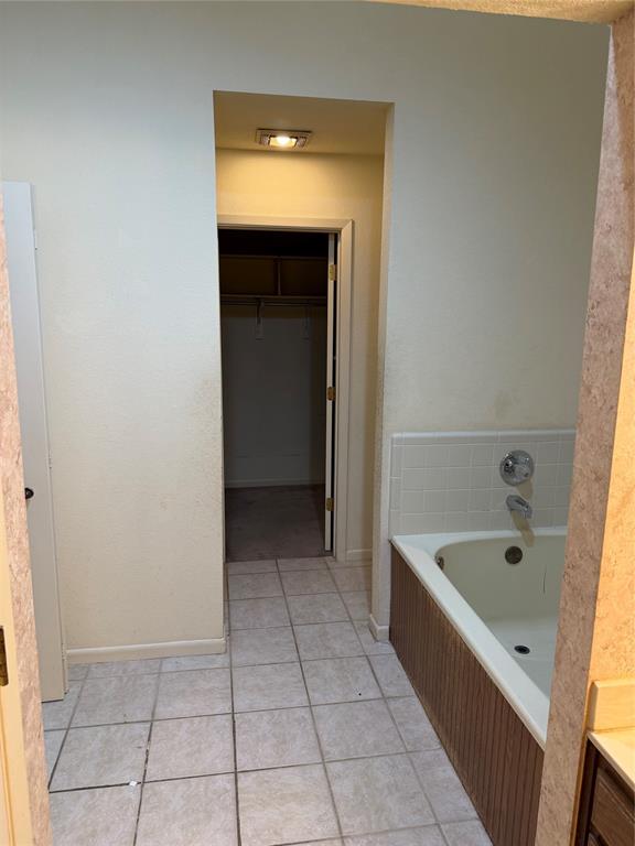 1038 Signal Ridge Place Rockwall, TX 75032 - Photo 6 of 9 a bathroom with a bathtub and a sink
