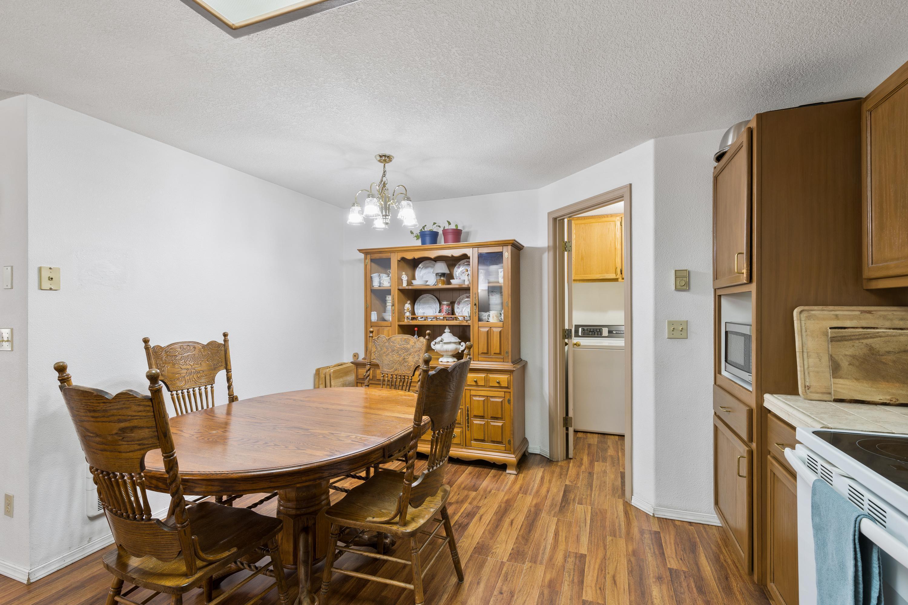 59895 Cheyenne Road Bend, OR 97702 - Photo 6 of 28 kitchen and dining