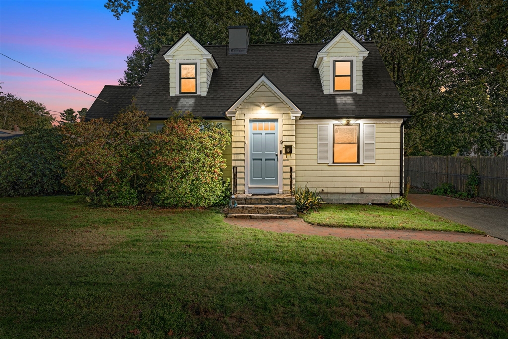19 Snowling Road Uxbridge, MA 01569 - Photo 1 of 41 Gallery Image 1