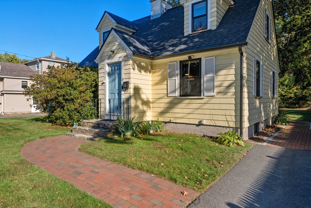19 Snowling Road Uxbridge, MA 01569 - Photo 3 of 41 Gallery Image 3