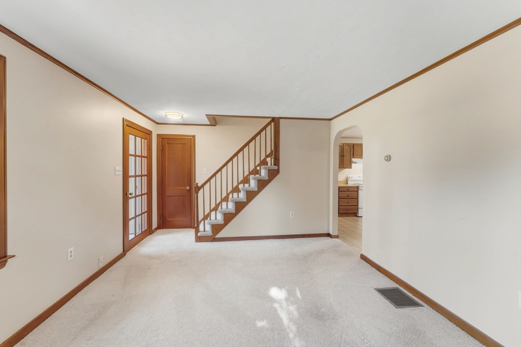 19 Snowling Road Uxbridge, MA 01569 - Photo 7 of 41 Gallery Image 7