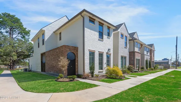 $385,000 | 114 North Beadle Road, Lafayette, LA 70508