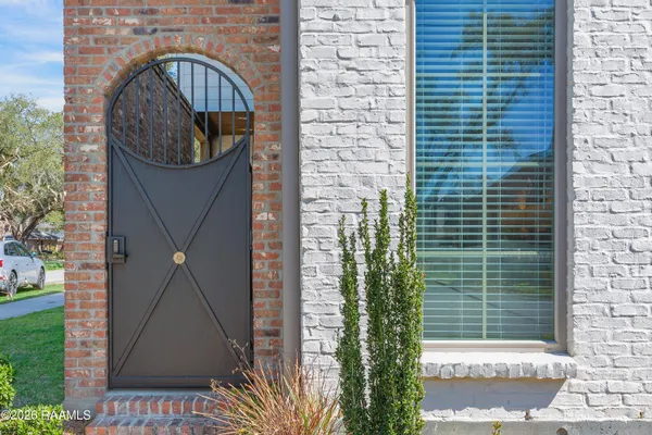 $385,000 | 114 North Beadle Road, Lafayette, LA 70508