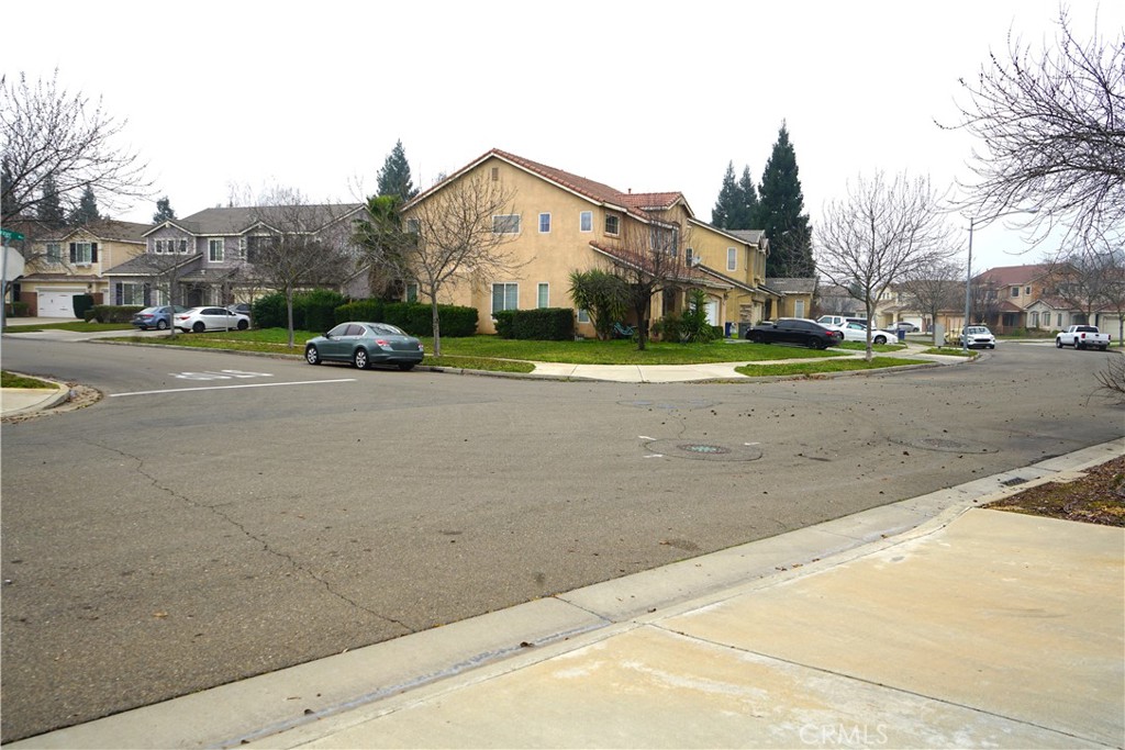 2377 Mariner Way Merced, CA 95340 - Photo 4 of 30