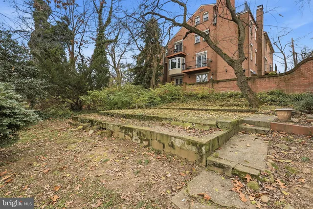 $5,250 | 2030 North Quinn Street, Arlington, VA 22209