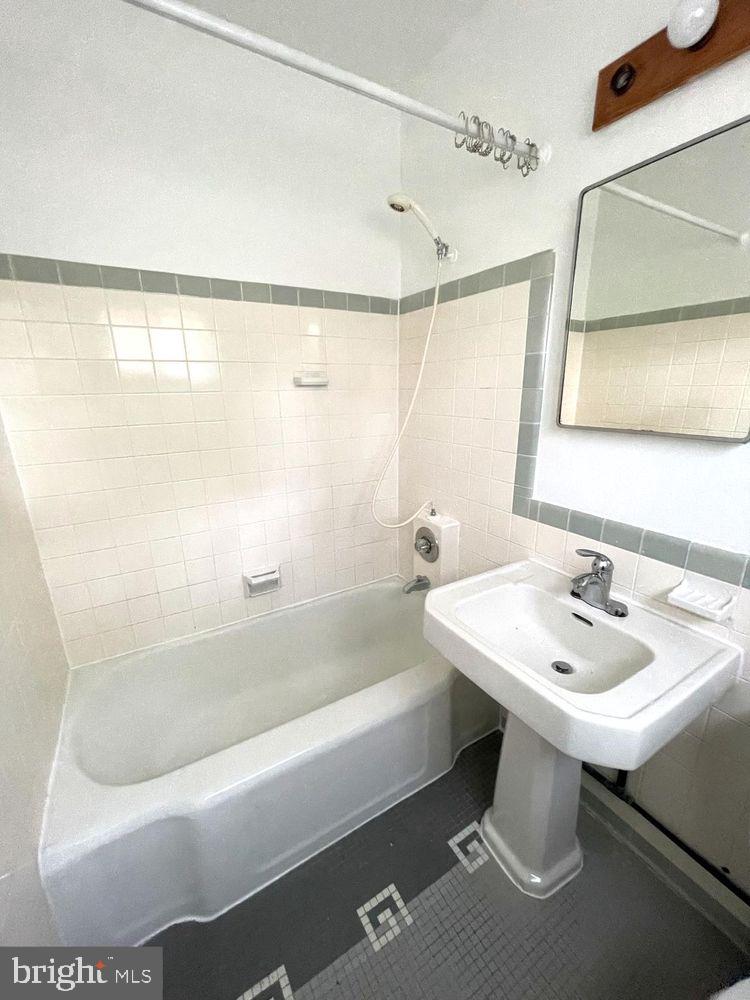1643 Preston Road Alexandria, VA 22302 - Photo 15 of 18 Full Bath in Hallway Directly across from Primary