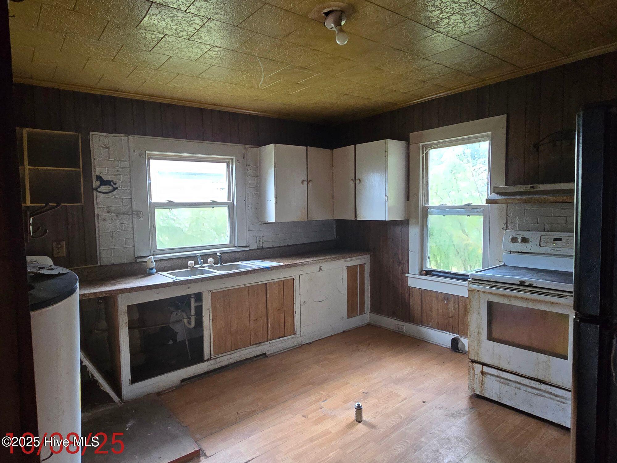 914 Broad Street Windsor, NC 27983 - Photo 3 of 5 Kitchen