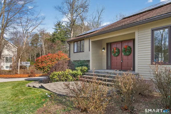 $595,500 | 36 North Farms Road, Avon, CT 06001