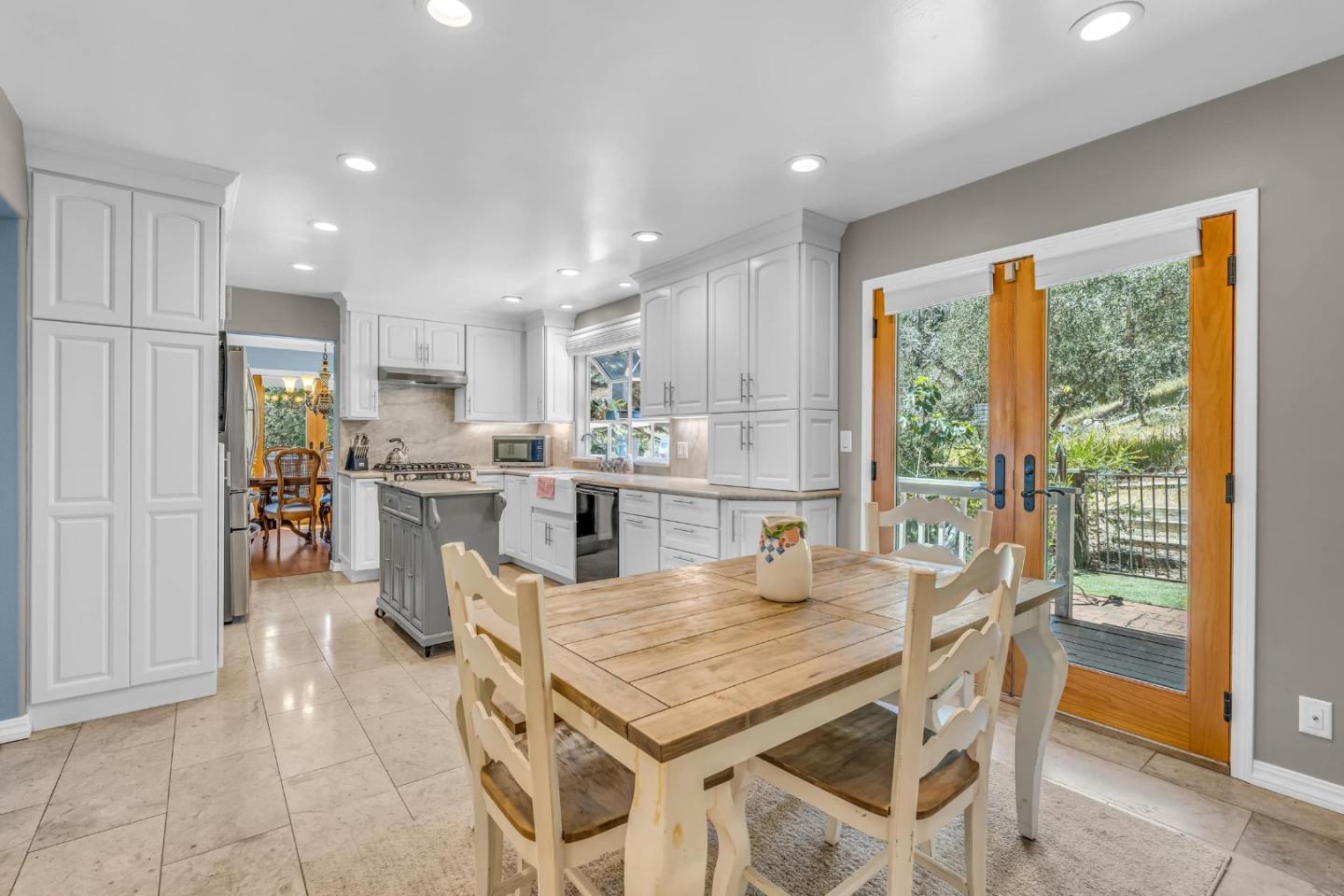 425 Vía Del Rey Monterey, CA 93940 - Photo 6 of 34