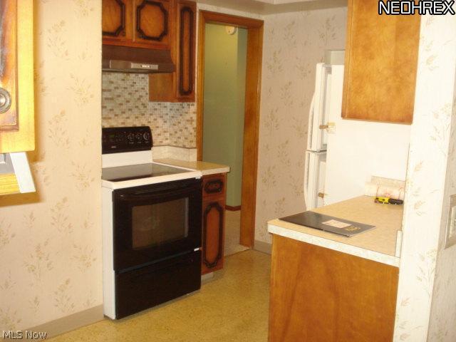 9893 Ridge Road North Royalton, OH 44133 - Photo 9 of 25 Appliances Stay