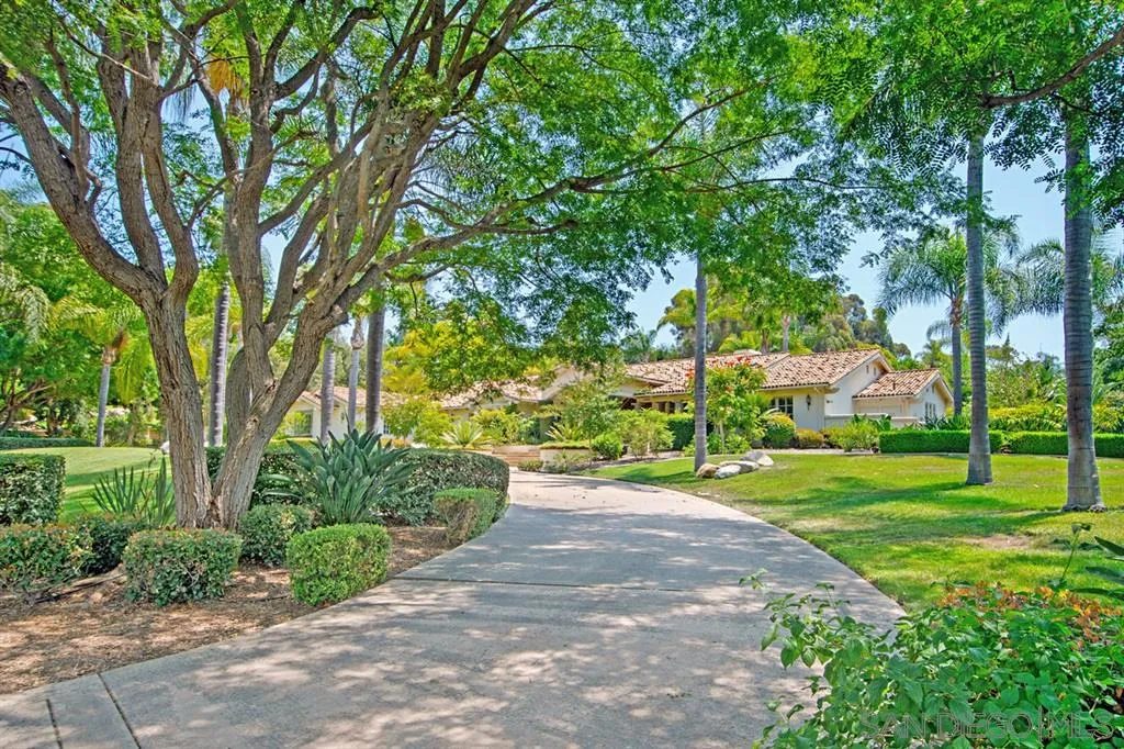 6955 Rancho La Cima Drive Rancho Santa Fe, CA 92067 - Photo 3 of 25 Gallery Image 3