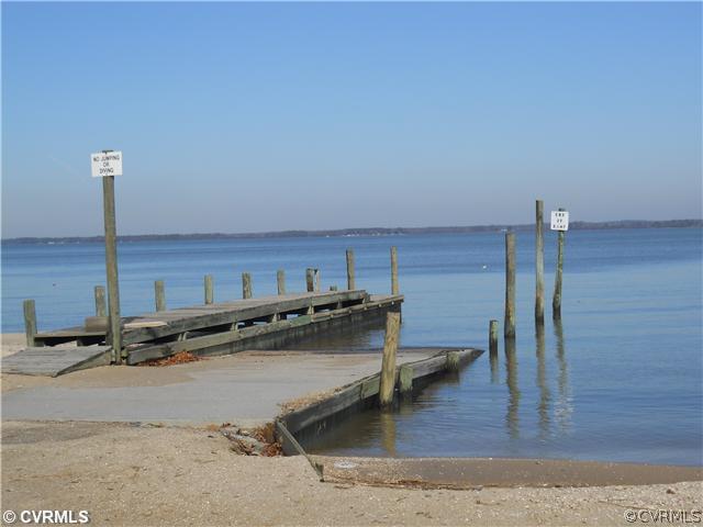 425 Riverside Drive Center Cross, VA 22437 - Photo 8 of 10 Exterior Front - community pier & boat ramp