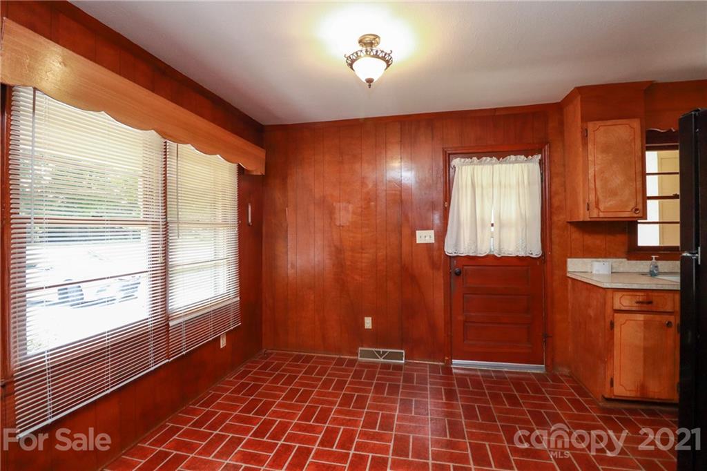 396 Spring Street Southwest Concord, NC 28025 - Photo 8 of 18 Gallery Image 8
