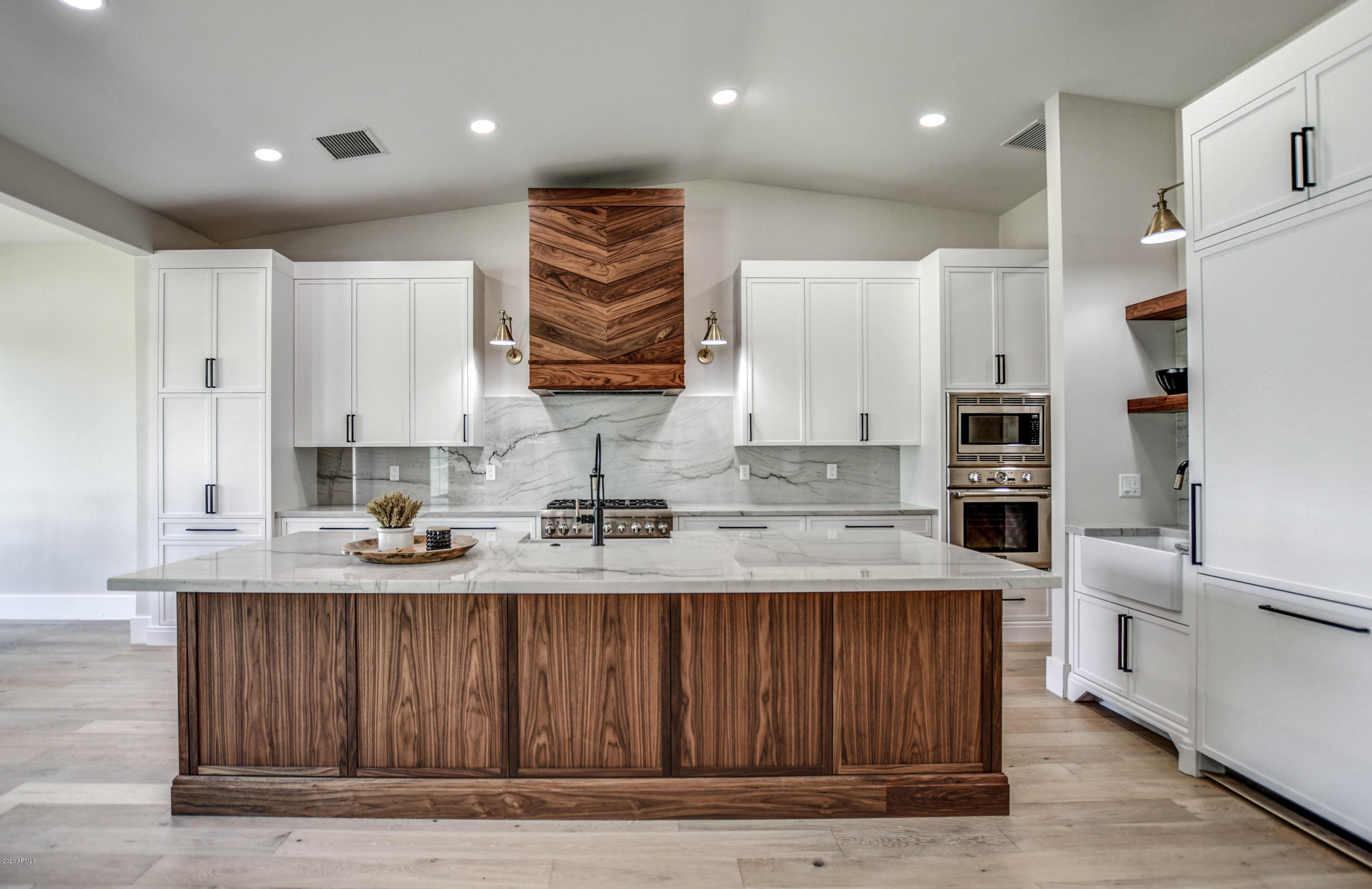 285 South Racine Court Gilbert, AZ 85296 - Photo 11 of 64 KITCHEN 5