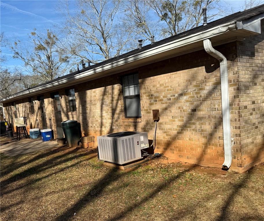 1085 Eastview Road Northeast Conyers, GA 30012 - Photo 14 of 14 a living room with a couch