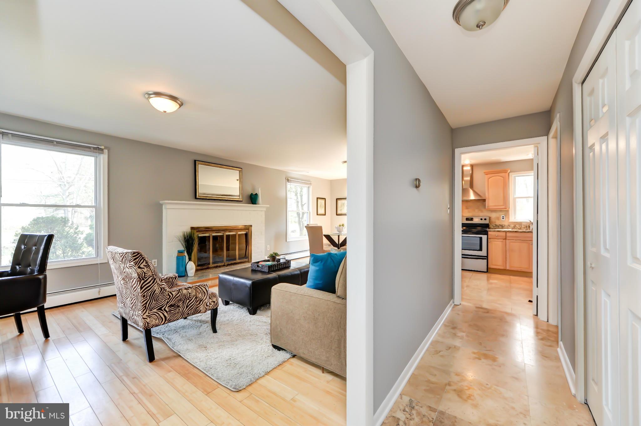 8528 Riverside Road Alexandria, VA 22308 - Photo 2 of 30 Family Room