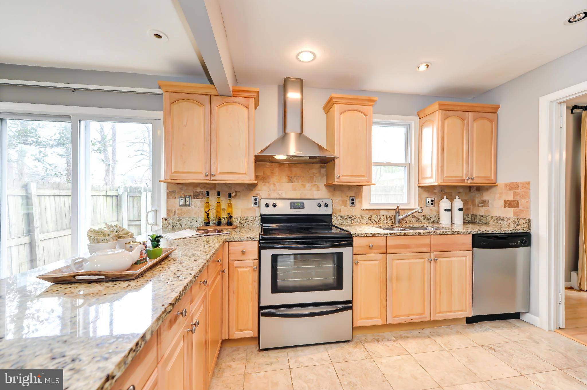 8528 Riverside Road Alexandria, VA 22308 - Photo 11 of 30 Kitchen