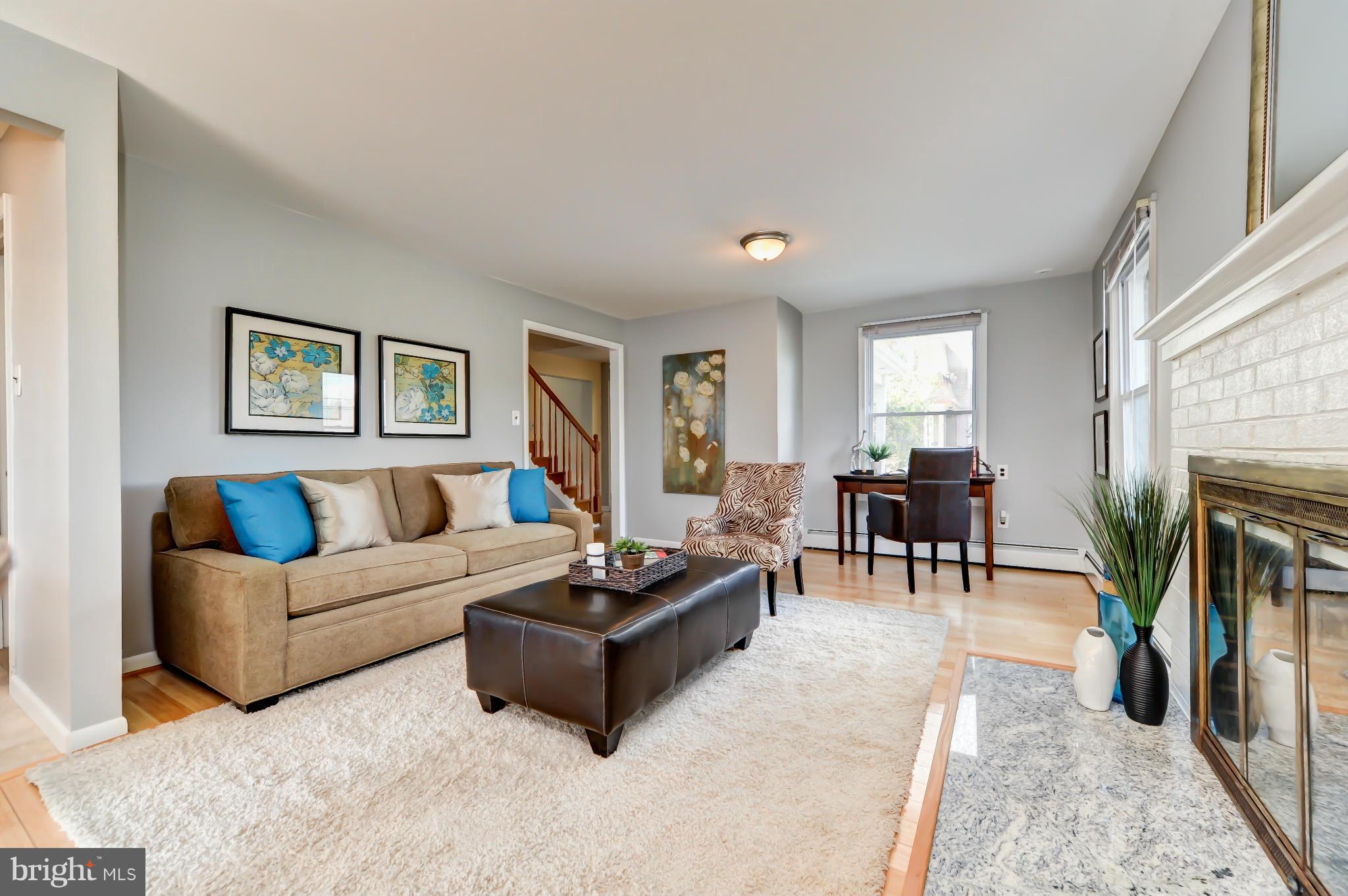 8528 Riverside Road Alexandria, VA 22308 - Photo 6 of 30 Family Room