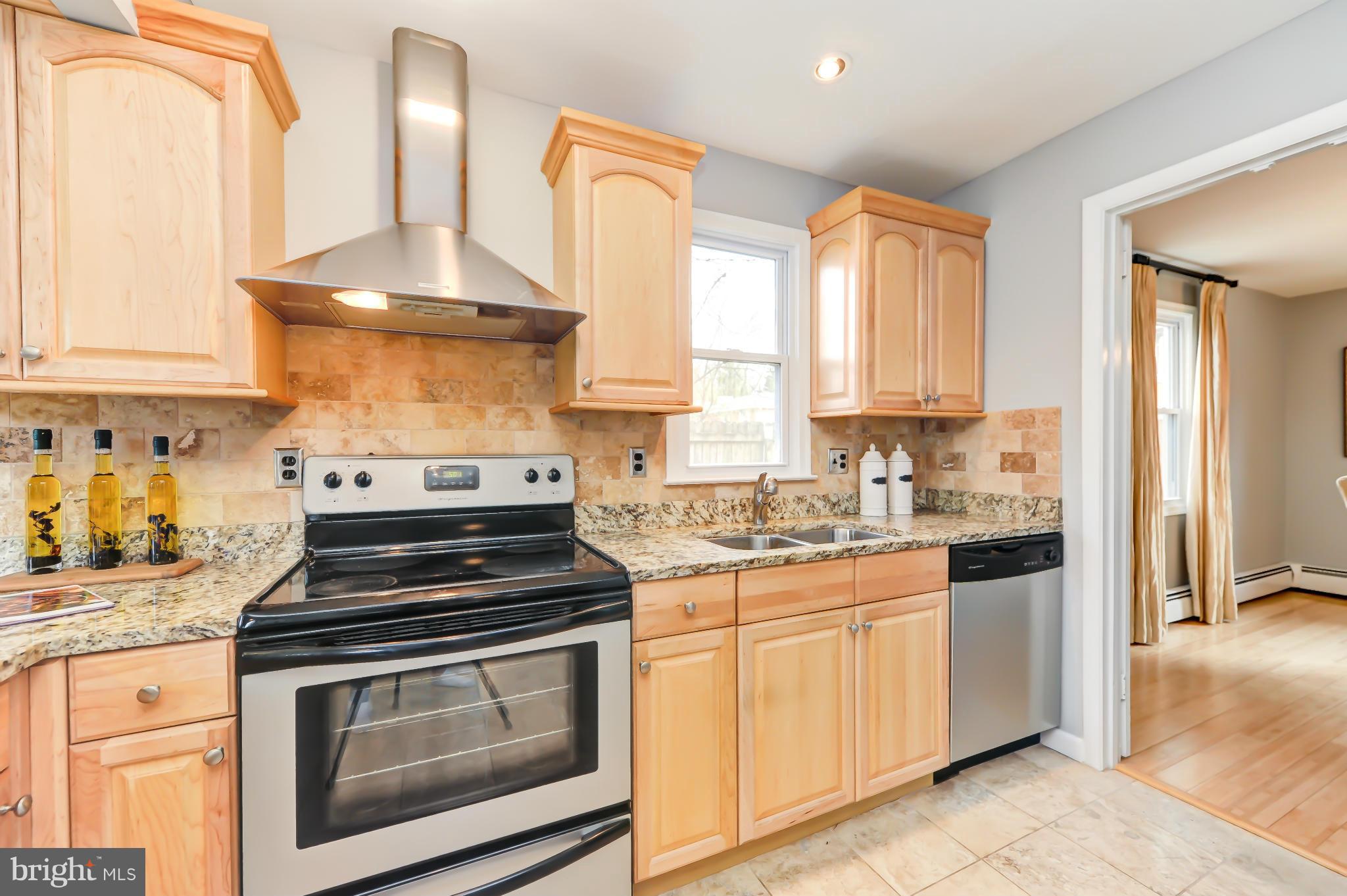 8528 Riverside Road Alexandria, VA 22308 - Photo 10 of 30 Kitchen