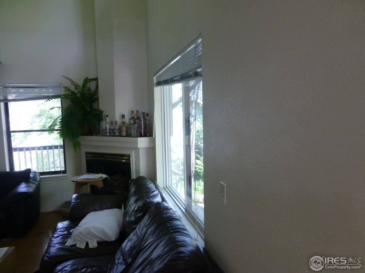 1835 Baseline Road Boulder, CO 80302 - Photo 12 of 39 Main lvl liv rm - gas frpl not wrkg 'as-is'