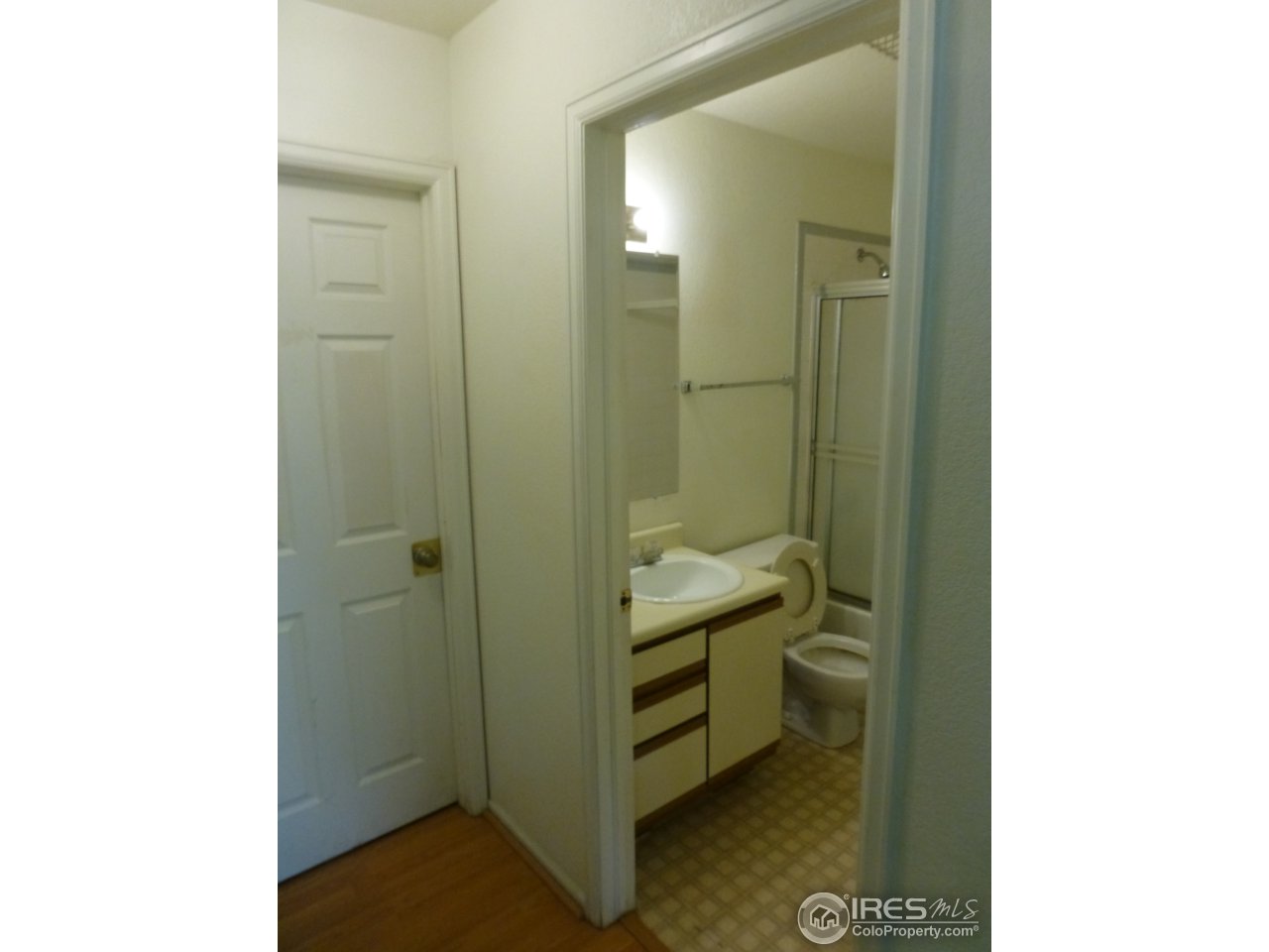 1835 Baseline Road Boulder, CO 80302 - Photo 19 of 39 Main lvl full bath