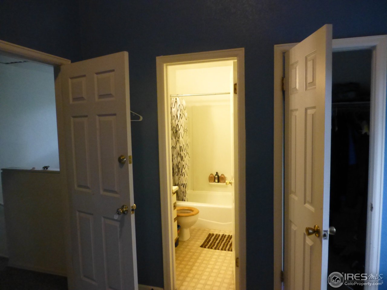1835 Baseline Road Boulder, CO 80302 - Photo 32 of 39 Bath in Large bedrm - upstairs
