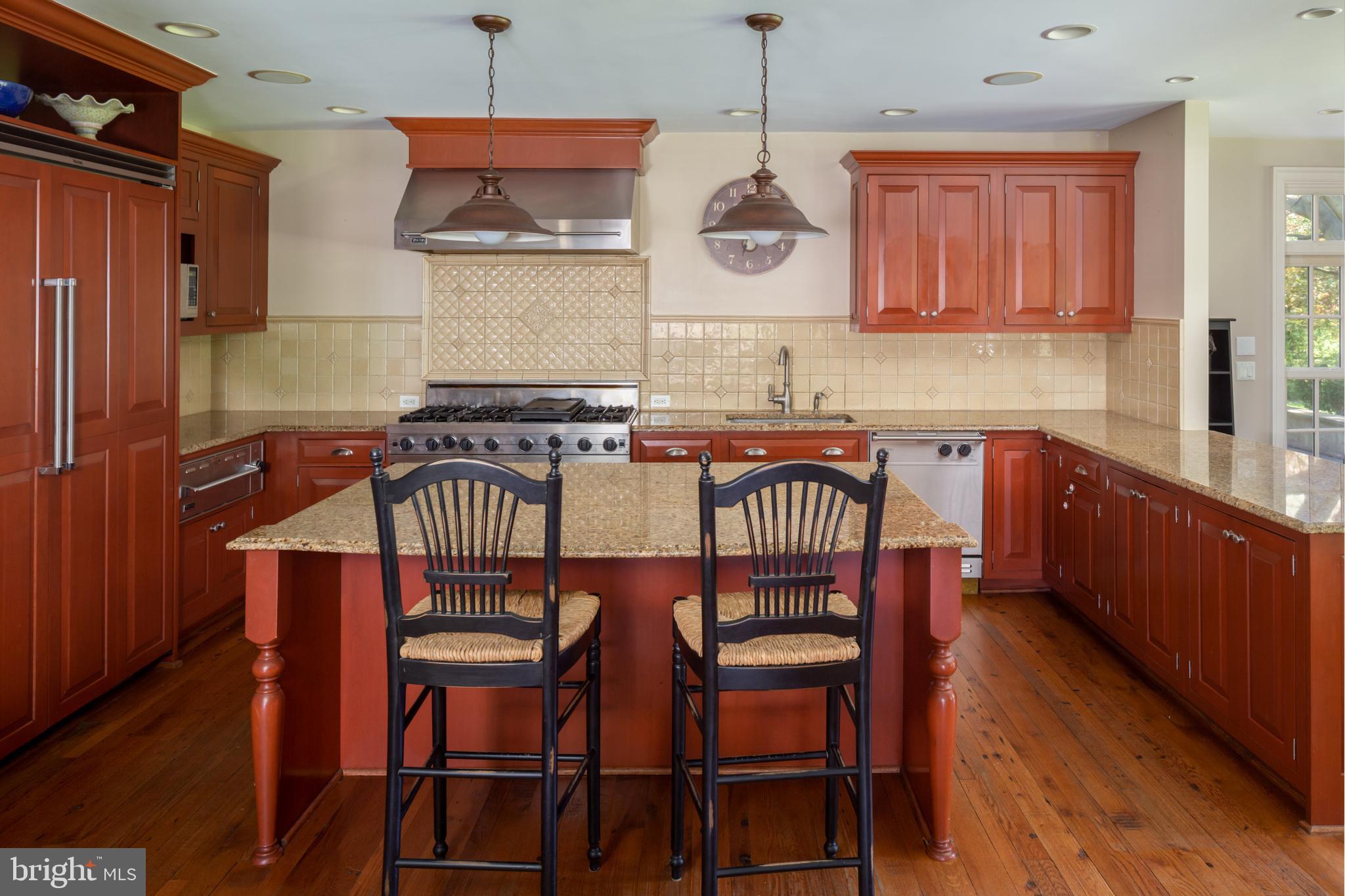 2040 Buttonwood Road Berwyn, PA 19312 - Photo 7 of 71 Island with Seating.