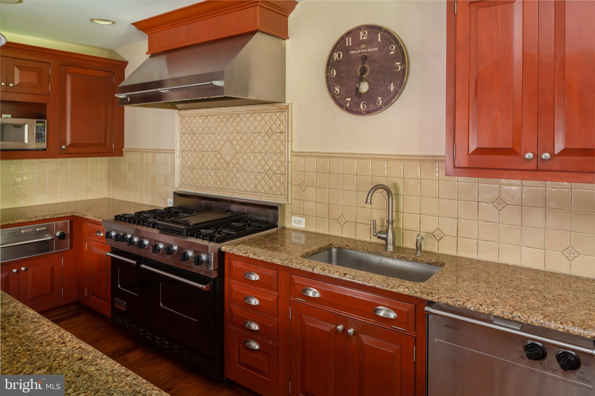 2040 Buttonwood Road Berwyn, PA 19312 - Photo 8 of 71 Double Oven w/ 6-Burner Gas Range.
