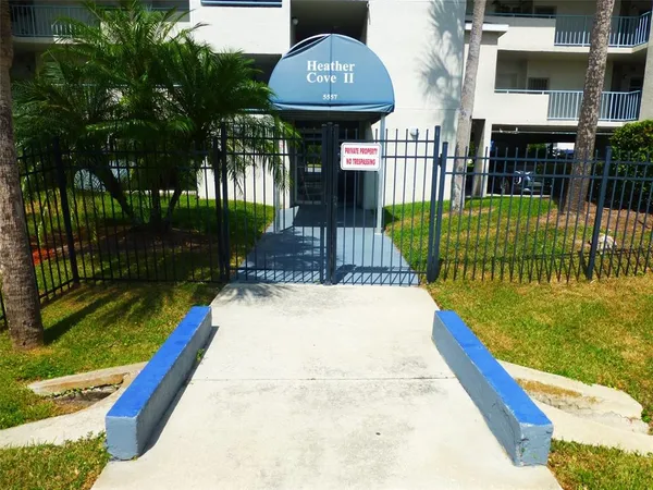 $2,100 | 5557 Sea Forest Drive, Unit 215, New Port Richey, FL 34652
