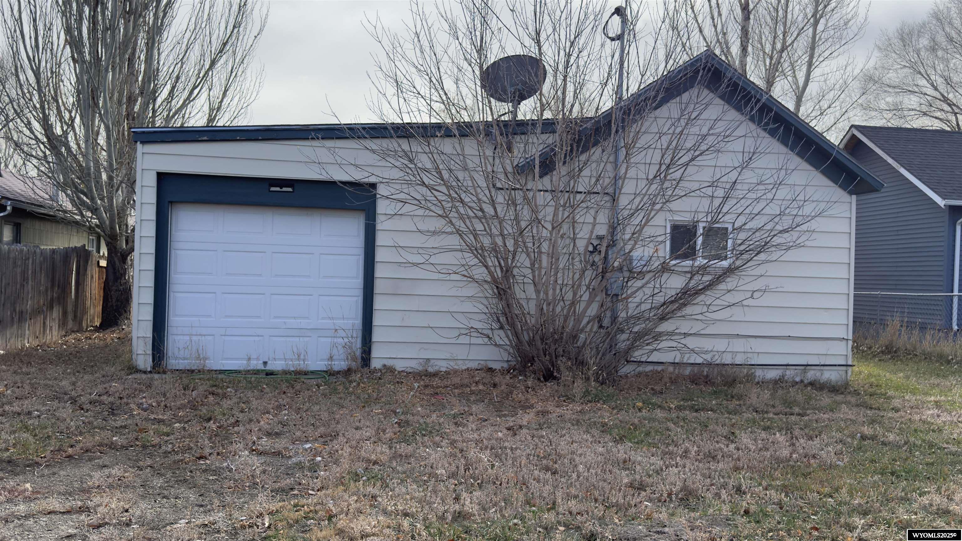 503 East Maple Street Rawlins, WY 82301 - Photo 3 of 14