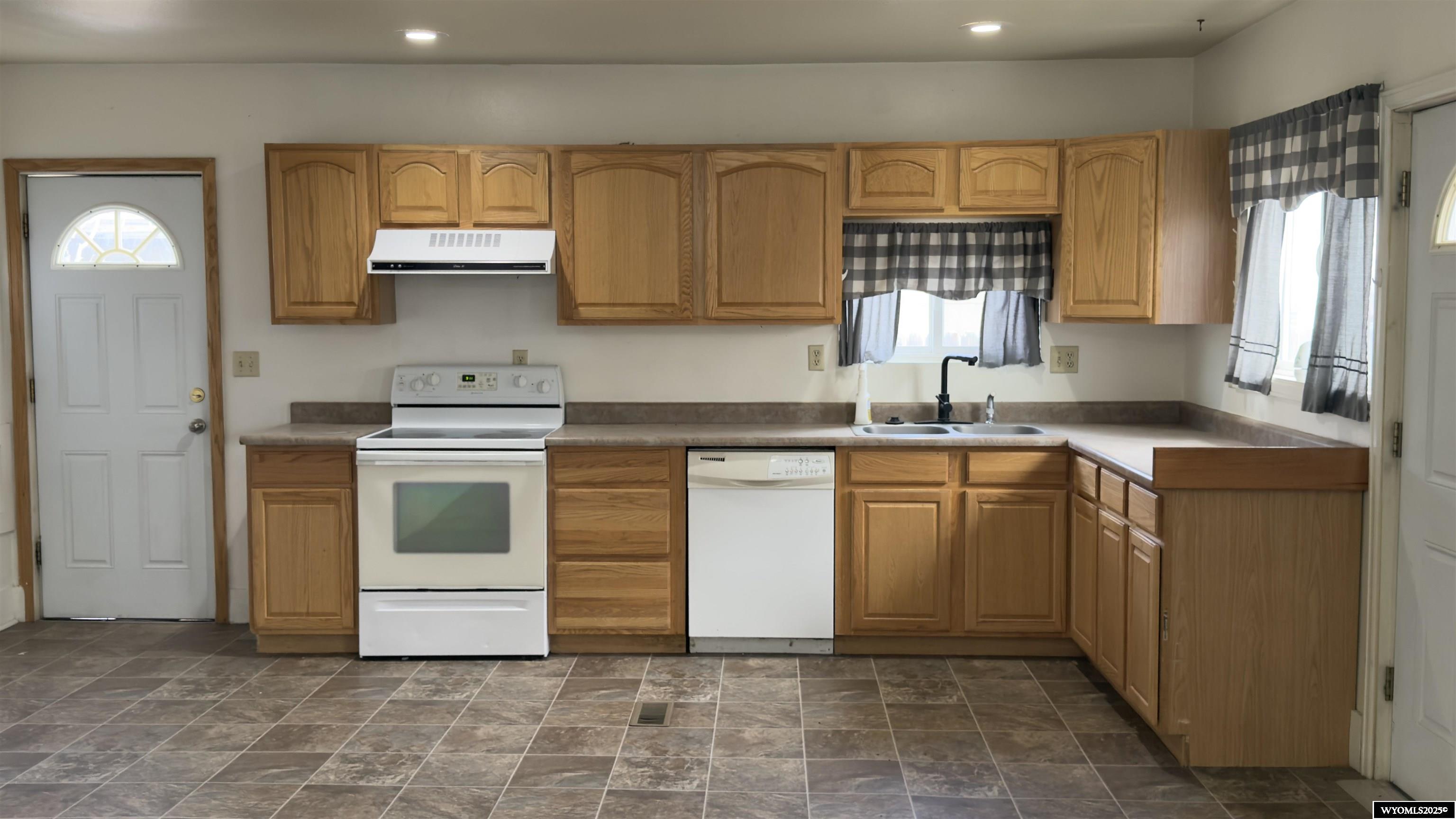 503 East Maple Street Rawlins, WY 82301 - Photo 5 of 14