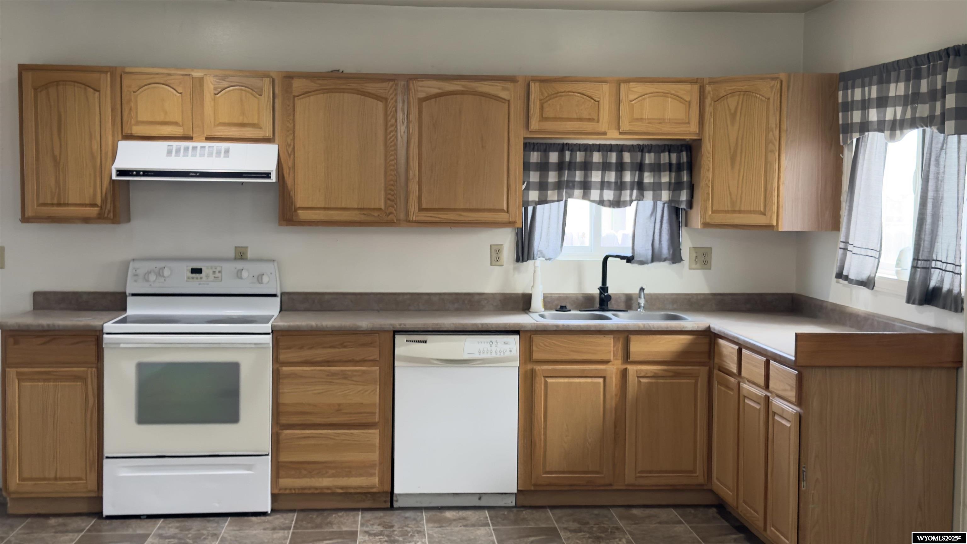 503 East Maple Street Rawlins, WY 82301 - Photo 6 of 14