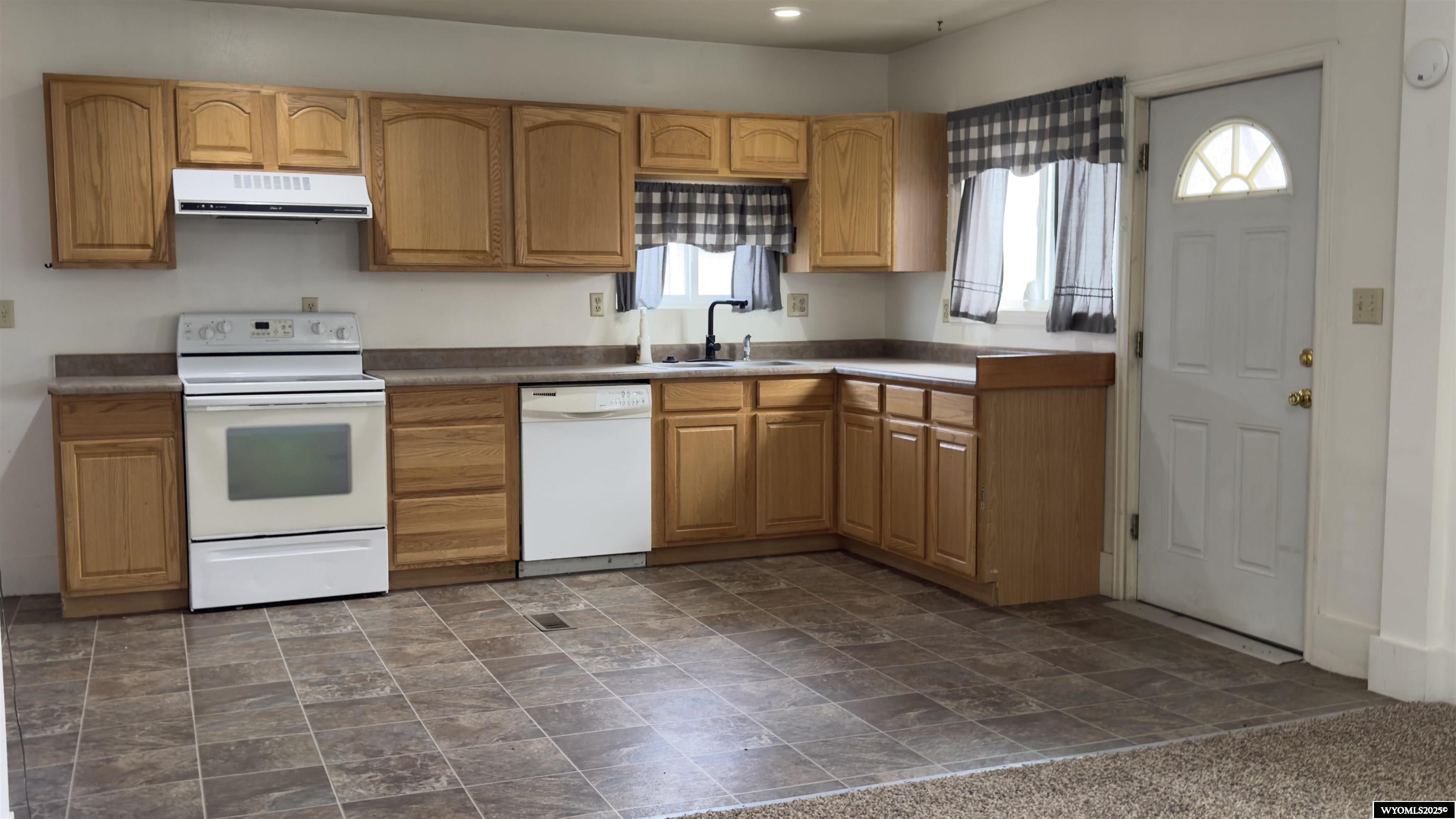 503 East Maple Street Rawlins, WY 82301 - Photo 7 of 14