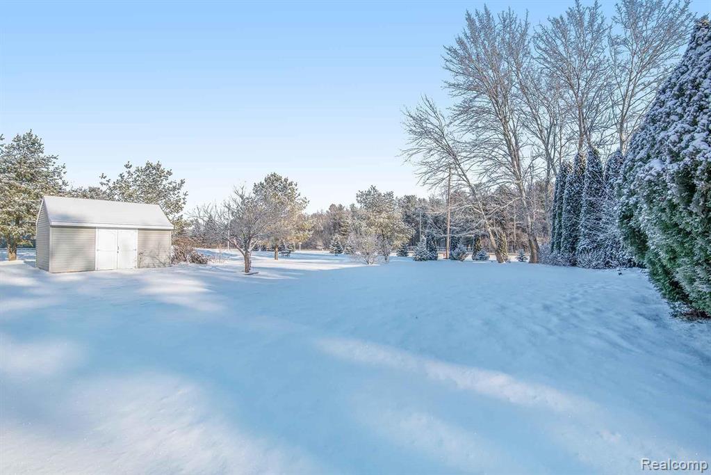 7601 Busch Road Birch Run, MI 48415 - Photo 9 of 40