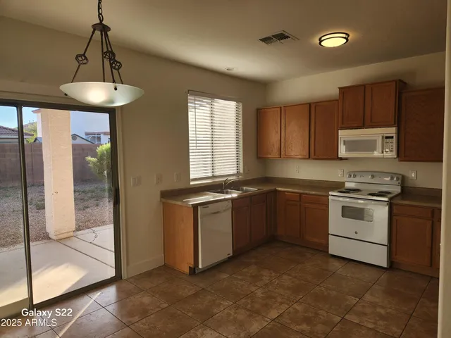 $1,750 | 9613 West Elm Street, Phoenix, AZ 85037