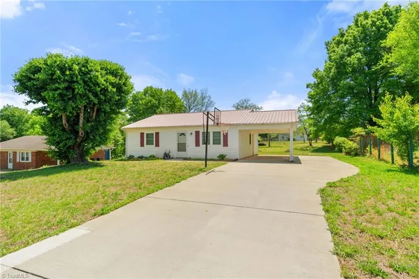 $178,000 | 1084 Middlefork Drive, Walnut Cove, NC 27052