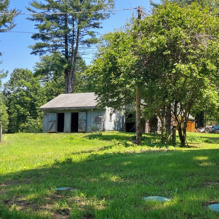 1075 West Brookfield Road New Braintree, MA 01531 - Photo 5 of 42