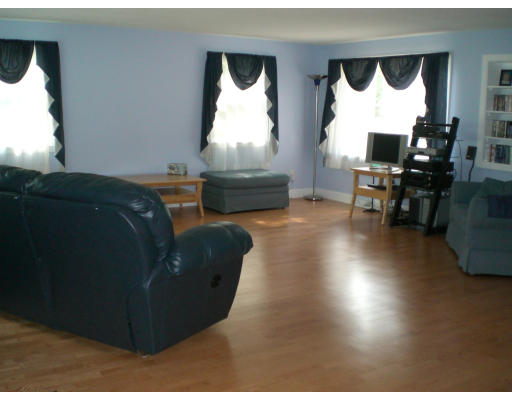 8 Meadowvale Road Burlington, MA 01803 - Photo 4 of 11 Gallery Image 4