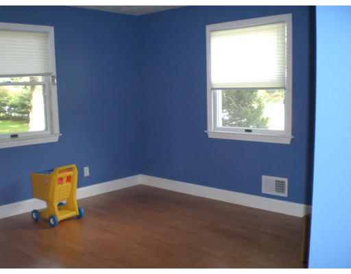 8 Meadowvale Road Burlington, MA 01803 - Photo 9 of 11 Gallery Image 9