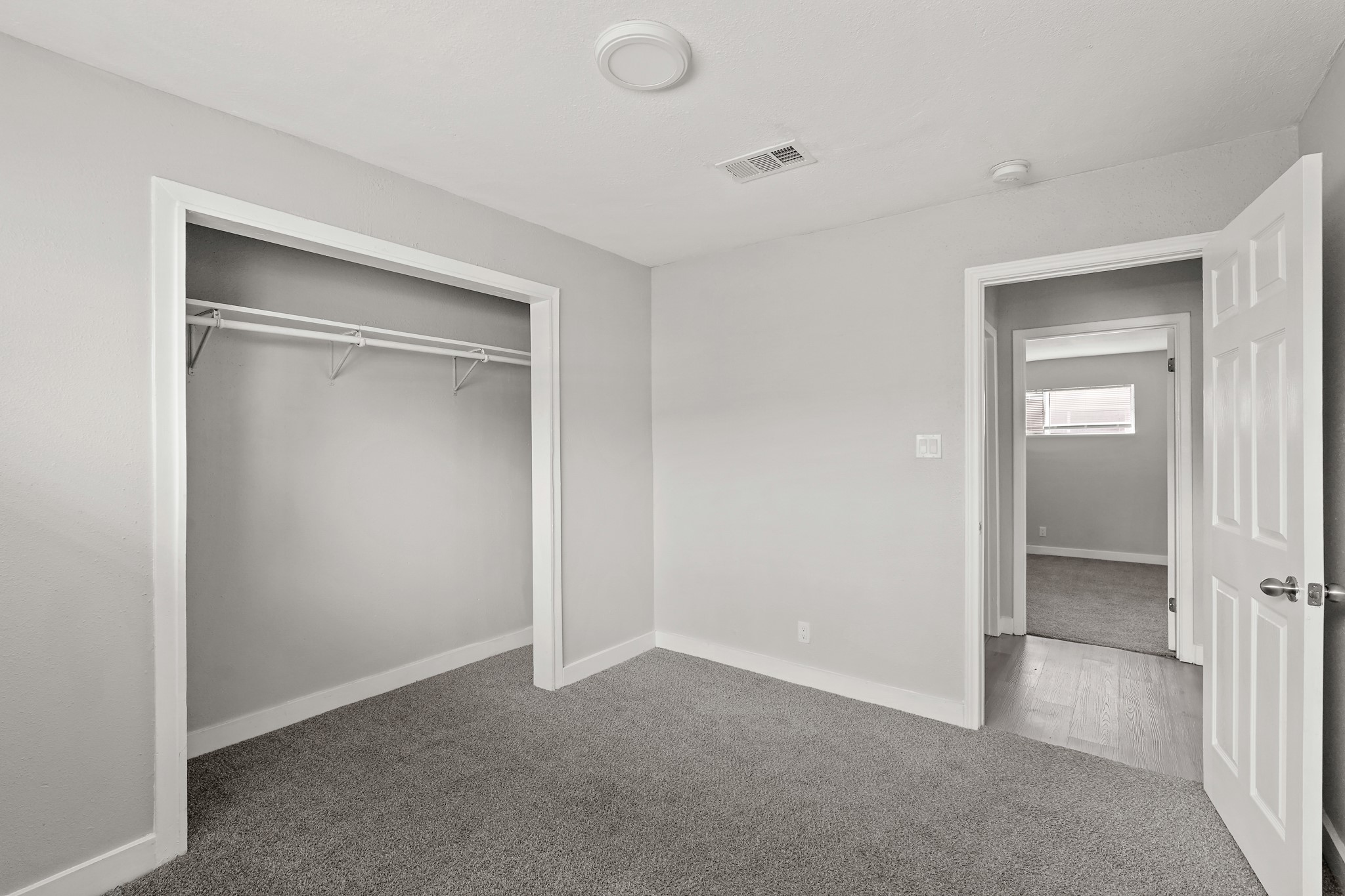 7815 Glass Street Houston, TX 77016 - Photo 5 of 14